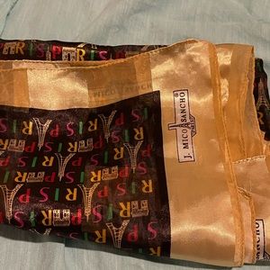 Mico Sancho scarf